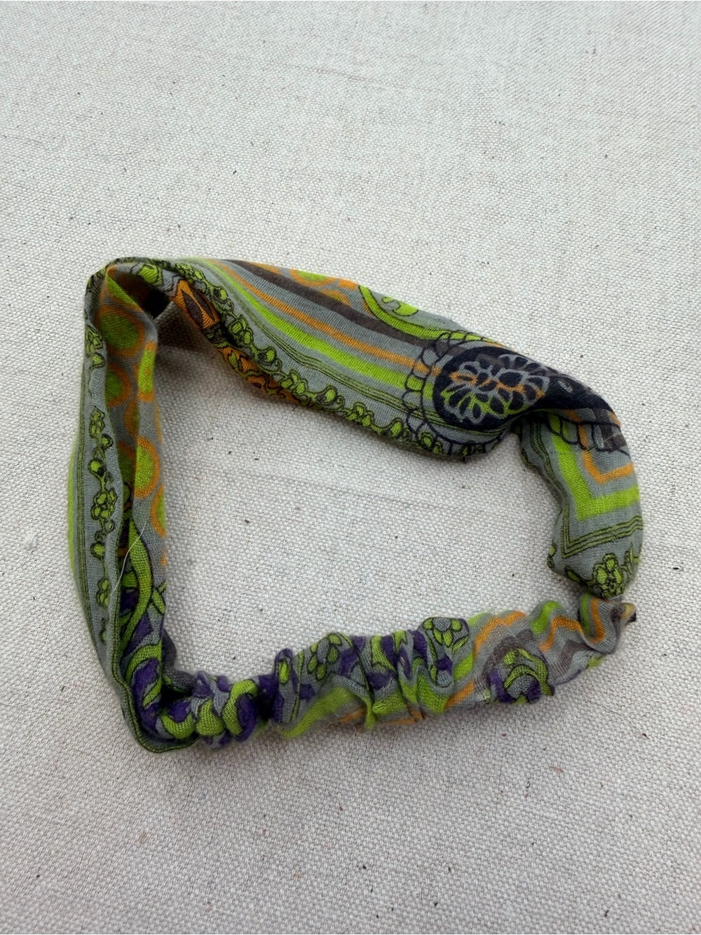 Green Patterned Elastic Hair Band with Floral Motif